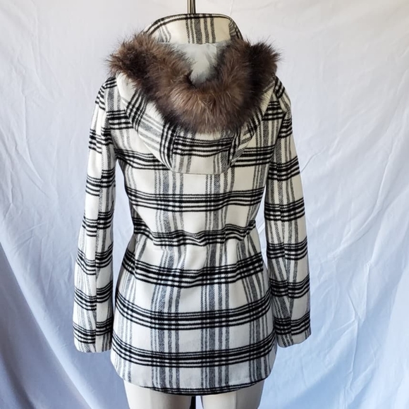 Woman's Coat Size Small - Picture 4 of 9